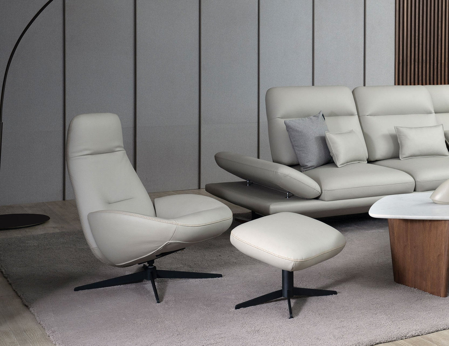 Canapé simple pivotant en cuir OSLO avec appui-tête réglable
