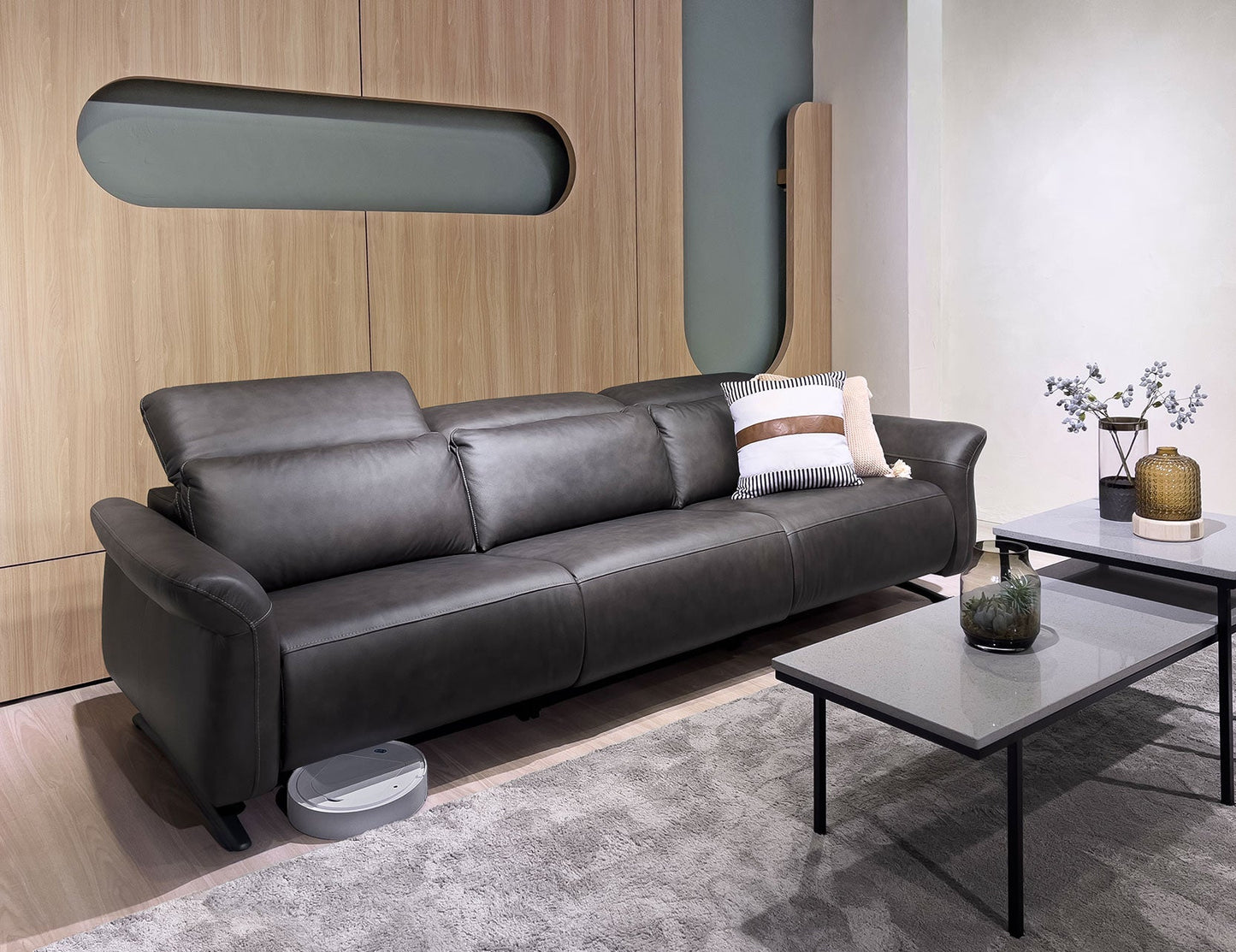 Canapé inclinable motorisé en cuir VISO avec appui-tête réglable